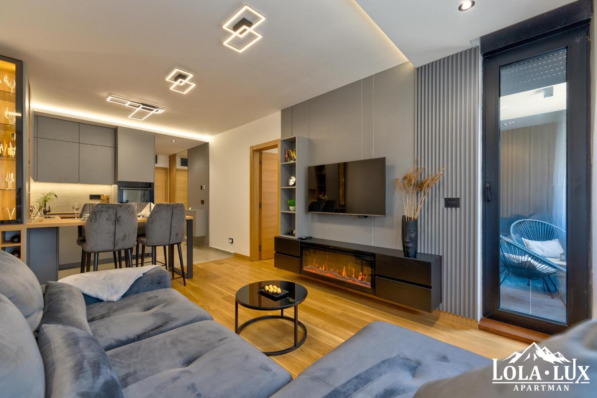 Lola Lux Apartment *